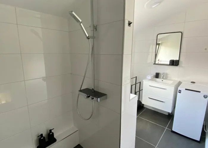 Zentrales Modernes Apartment, Naehe Zoo Und Stadion Apartment *